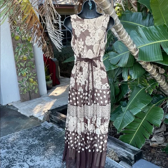 polkadot floral and crochet silk dress with tiered skirt - Picture 4 of 9